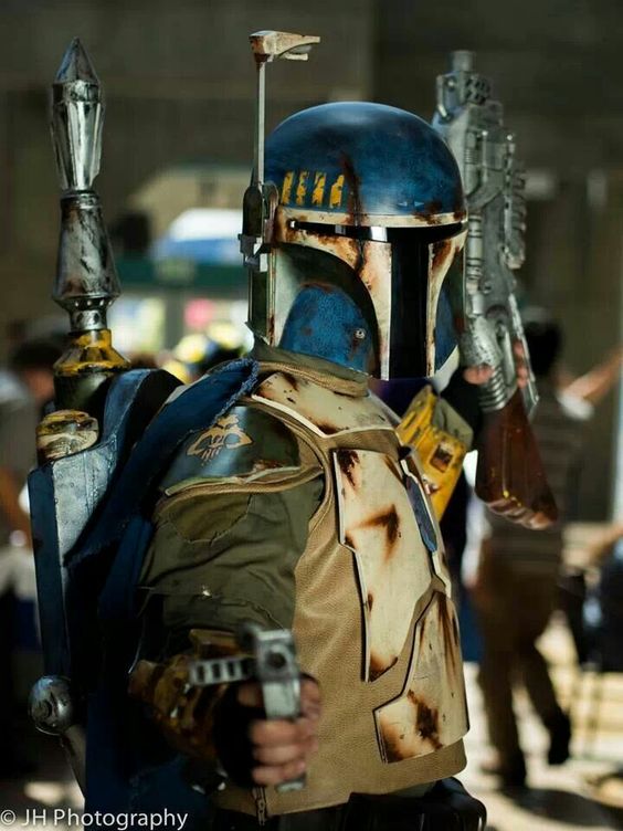 MaraRanger's tweet photo. A Mandalorian is never late, he arrives precisely when he means to ;) #MandolatetoMonday #MandalorianMerc #MandoArmor #StarWars https://t.co/p1bBpD06Yy