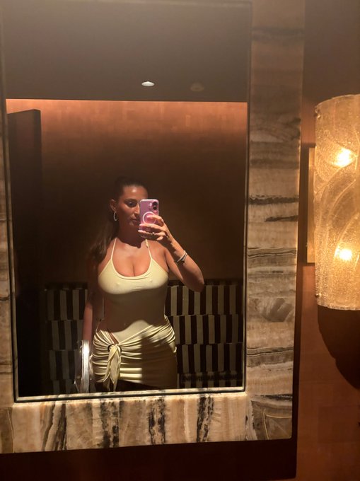 not wearing underwear under this https://t.co/vMGMA8zuzI