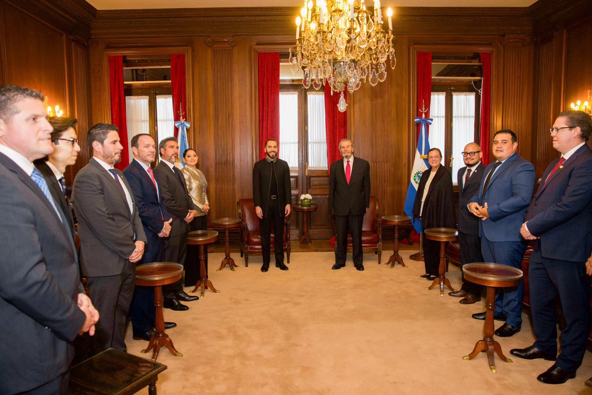 Casa Presidencial 🇸🇻 (@presidenciasv) on Twitter photo El Presidente <a href="/nayibbukele/">Nayib Bukele</a> se reunió con el ministro de la Corte Suprema de Justicia de Argentina, Juan Carlos Maqueda, en un encuentro clave para fortalecer la cooperación en materia judicial entre El Salvador y Argentina.
#BukeleEnArgentina 🇸🇻🇦🇷 El Presidente <a href="/nayibbukele/">Nayib Bukele</a> se reunió con el ministro de la Corte Suprema de Justicia de Argentina, Juan Carlos Maqueda, en un encuentro clave para fortalecer la cooperación en materia judicial entre El Salvador y Argentina.
#BukeleEnArgentina 🇸🇻🇦🇷
