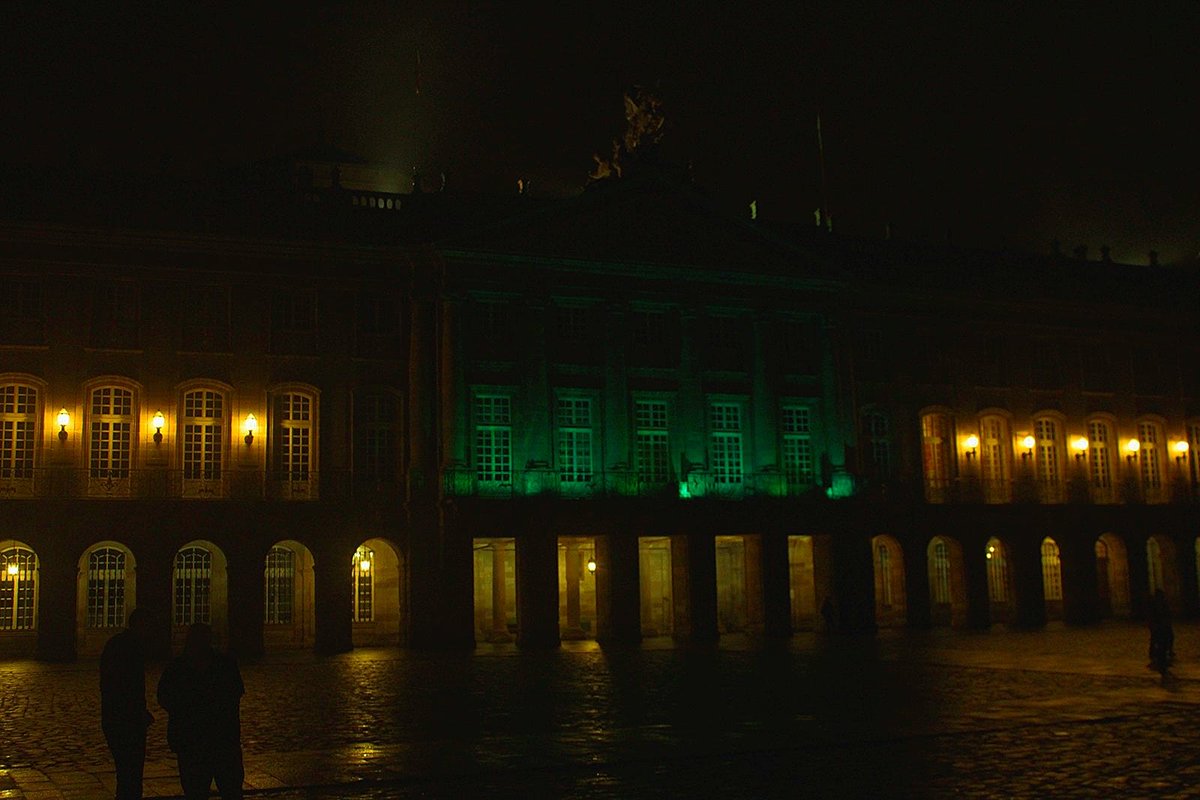 ConArtritisSC's tweet photo. Hoxe e o día Nacional da Artrite por iso estes edificios de Santiago de Compostela ilumínanse de verde para dar visibilidade a esta enfermidade.
@Par_Gal 
@PazodeRaxoi 
@concellodeames 
@CidadedaCultura 
@ConArtritis 
#luceporlaartritis24
#OctAR24 https://t.co/nt07lL5xGo