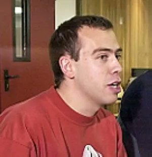 A este asesino de ETA (Luis Mariñelarena) que mató a mi hermano Fernando (dirigente socialista) lo ha puesto hoy en libertad el Consejero vasco de prisiones (del PSOE). Se ha ahorrado ocho años de cárcel gracias al PSOE. No se lo perdonaré nunca.