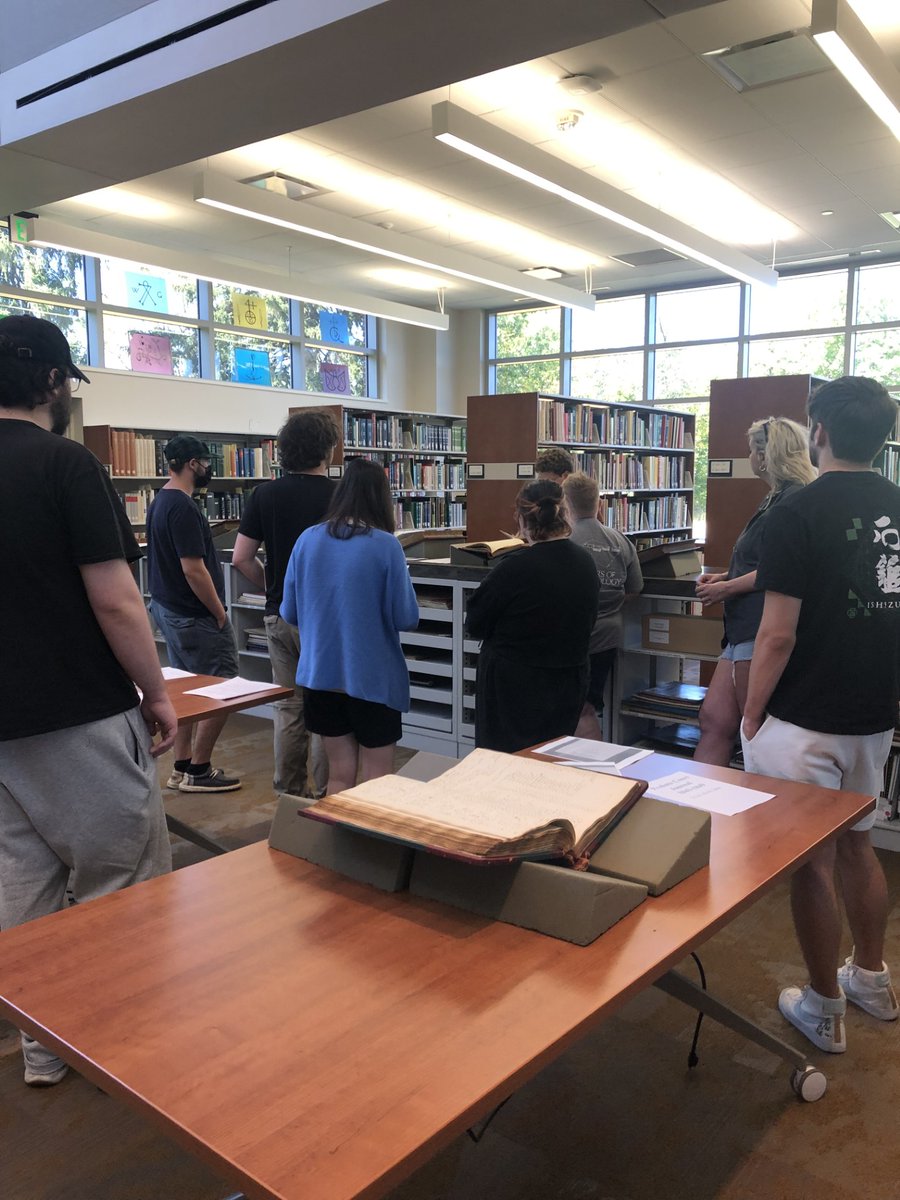 WMU_CAS's tweet image. 🔦 Department Research Spotlight: South Westnedge Park in Kalamazoo hides the city's earliest cemetery, completely buried underground.🪦Professor Evan Kutzler and history students are creating a digital exhibition on the early settlers.
🔗 Read more: bit.ly/4dCzfe0