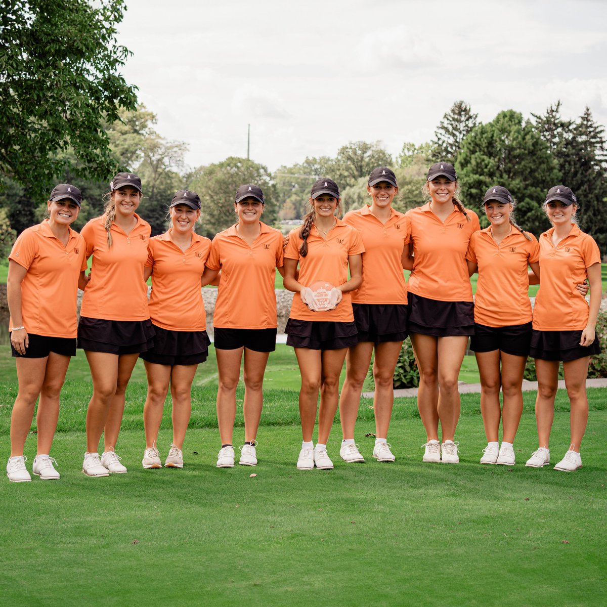 𝐂𝐇𝐀𝐌𝐏𝐒 | Women’s golf wins the William Beall Fall Classic at Findlay Country Club, the first time winning the event in 11 years.

#GoOilers | #BeGreat

🔗: findlayoilers.com/news/2024/10/1…