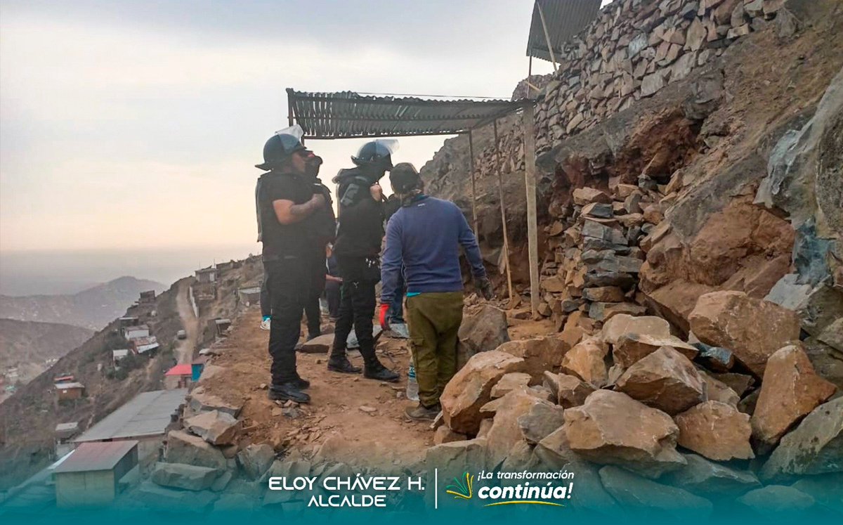 🚨𝗣𝗿𝗶𝗻𝗰𝗶𝗽𝗶𝗼 𝗱𝗲 𝗮𝘂𝘁𝗼𝗿𝗶𝗱𝗮𝗱🚨
El Grupo de Intervención Rápida (GIR) de la subgerencia de Serenazgo, en coordinación con la Policía Nacional, intervinieron a presuntos invasores que intentaban establecerse en la parte alta del A.H. Fernando Belaunde.