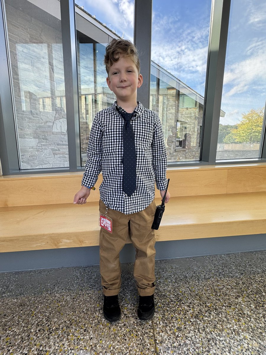 _NVanderpool's tweet photo. 1 of 2 Twin Day at MacArthur!! I spy the cutest aspiring principals!! These are the days that make everything bright!❤️ @BinghamtonCSD @PaulVVesci #MacOnBoard #BPatriotProud https://t.co/LVIIGIwOFK