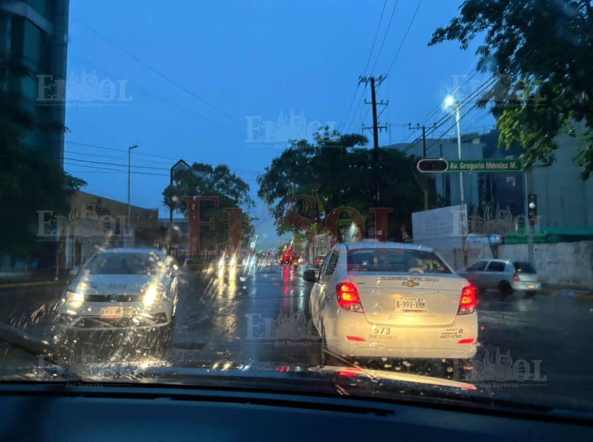 DiarioPresente's tweet photo. #AlertaVial🚧 Tome precauciones si tiene necesidad de andar en la calle, algunos #semáforos de la ciudad no funcionan; maneje con cuidado.
Vía: @SolDelSureste / Manuel Ascencio
|#Noticias |#Tabasco |#SolDelSureste https://t.co/AuoW5MGV1V