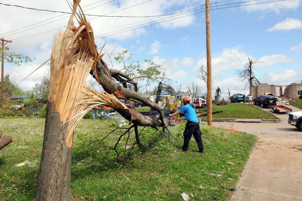 OPEInstitute's tweet image. Storm Cleanup: OPEI Offers Tips for Storm-Stressed Communities buff.ly/4dzKbIZ #stormcleanup #HurricaneHelene #Helene #Stormdamage #StormRecovery