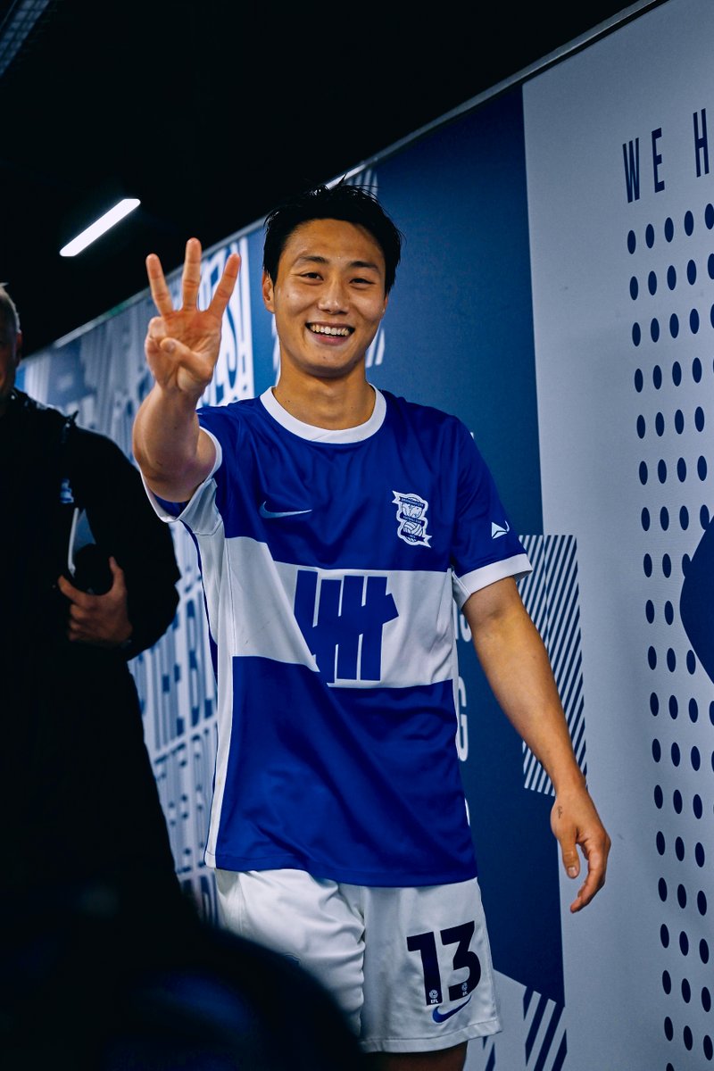 Hit the like/re-post if you think they're good at football.