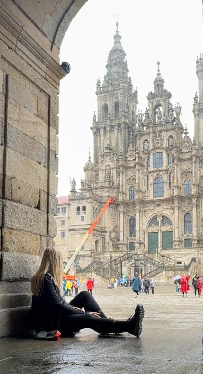 11 Tage.
302 Kilometer.
381.002 Schritte.
2 schmerzende Beine.

Angekommen in Santiago de Compostela. ❤️ 
#caminoportugues #Jakobsweg