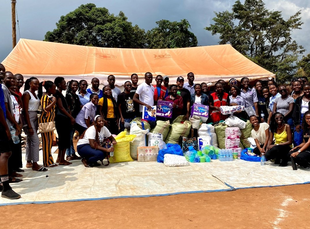 royaltykeza's tweet photo. I am so glad to have been a part of the great team that reached out to the families in Kiteezi. It was so heartwarming to see how they are so full of hope and faith, this was just an extension of God's love. Thank you @UCULSMain https://t.co/k6xmWZK4AS