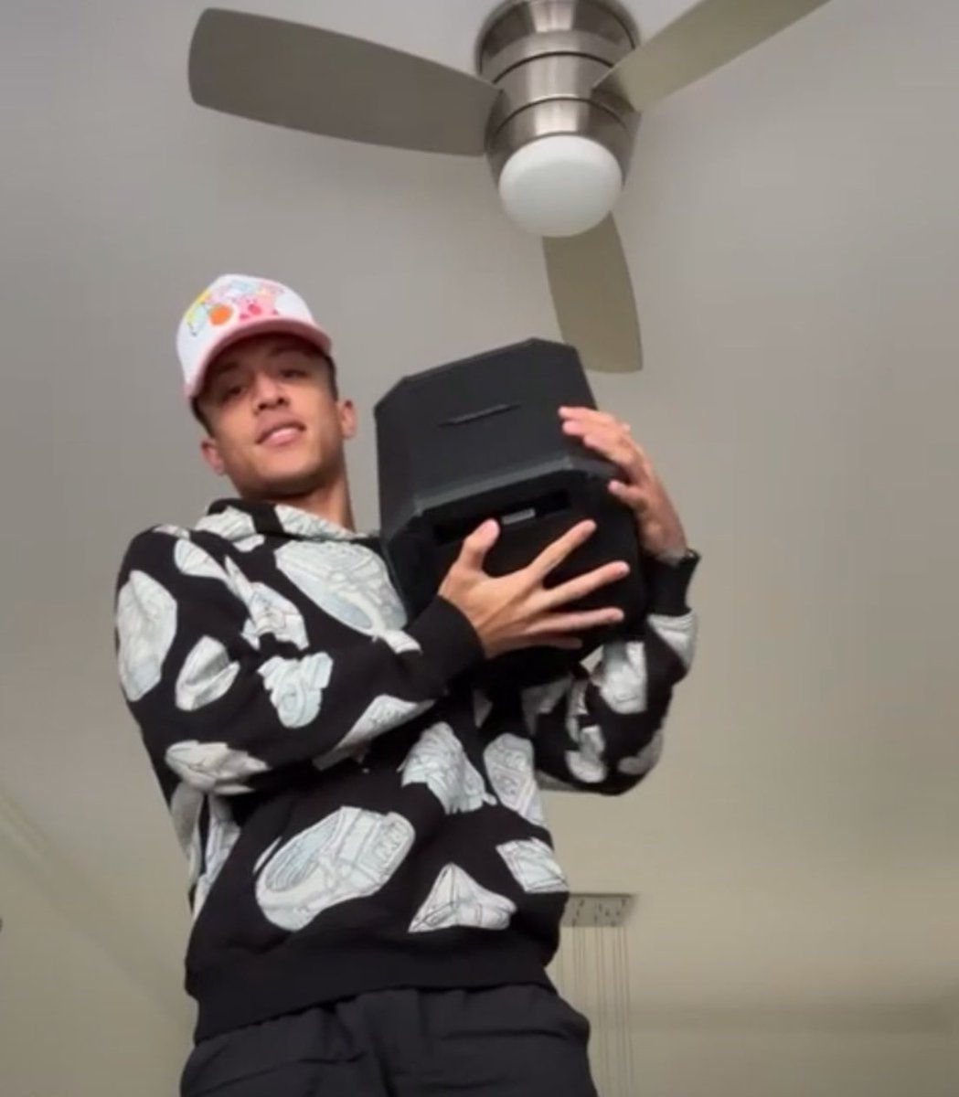 Vamos preparando los parlantes para cuando salga nueva música de <a href="/AronLuix/">♱Aron Luix♱</a> ⚡️
QUEREMOS MÁS MÚSICA DE ARON 
<a href="/JochyRodriguez1/">Jochy Rodriguez</a> <a href="/wkrecords_/">WKRecords</a> <a href="/GonzaloRangel/">Gonzalo</a> <a href="/AronLuixUSA/">Aron Luix USA</a> <a href="/aronluixlatam/">✘ Aron Luix Latinoamerica ✘</a>