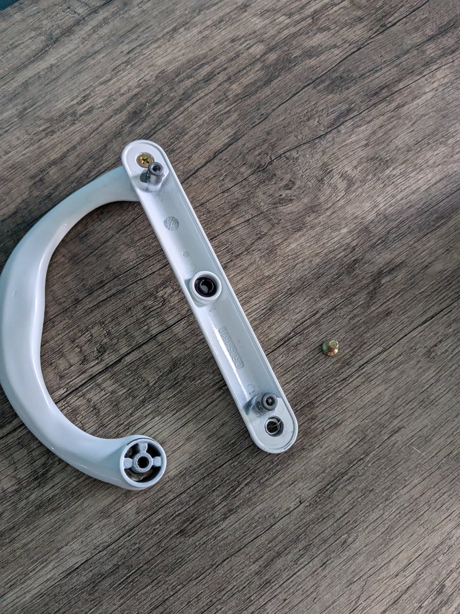 LBryceJamison's tweet photo. Not all home repairs are as daunting as they may seem at first. I had a "broken" sliding door handle. It took me about a minute to pop off the 2 screws securing the handle to the door and reattach the screw keeping the bottom of the handle in place. https://t.co/0e8AHbTjHz