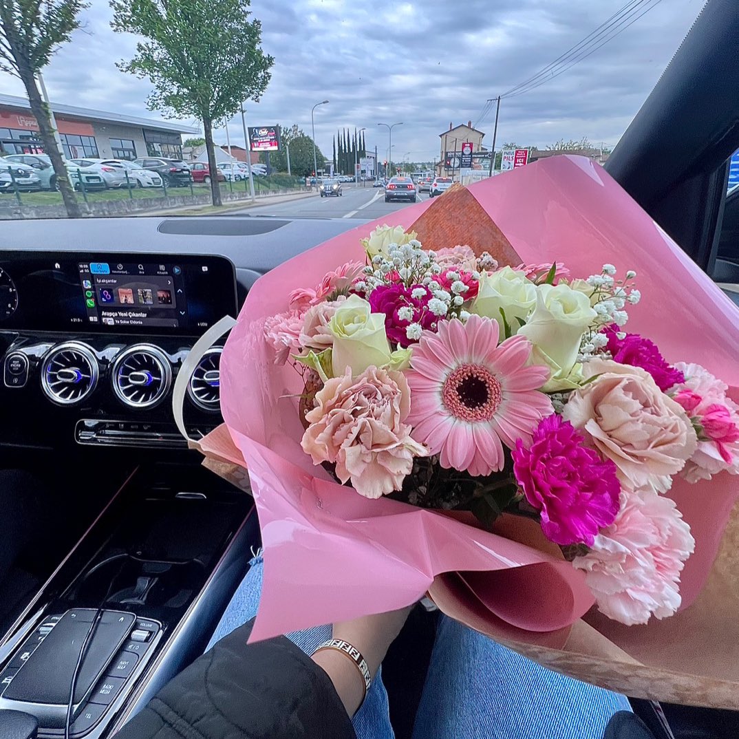 laabruuja's tweet image. bah oui tout le temps #capable