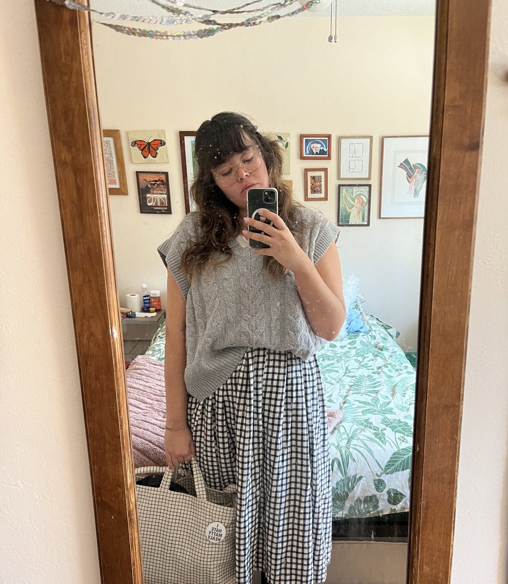TalkSoLoud75's tweet photo. Feeling sleepy and cute and missing the 1975 https://t.co/tfeT0MSanh