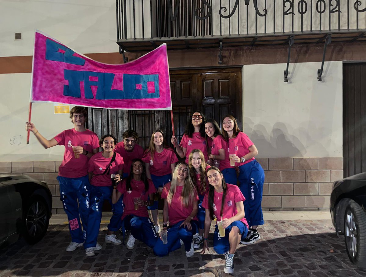 sofialcaala's tweet photo. tengo a la familia más bonita de todas https://t.co/vaXk8bln1Y