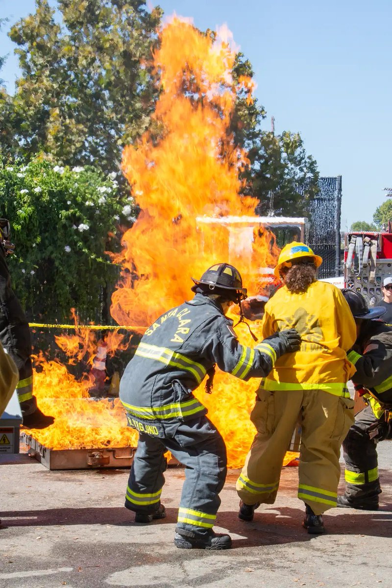 go2MissionSC's tweet photo. 🚨NorCal Women in the Fire Service and Mission proudly hosted the First Alarm Girls Fire Camp this past weekend, which brought high school students together to explore careers in public safety and  emphasized vital role of female firefighters. 

Info: https://t.co/ME6pXRD0JL https://t.co/u8duc5cKDh