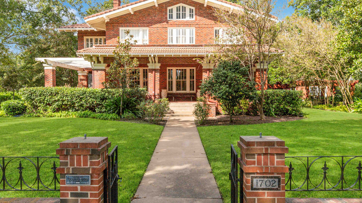 Tour, stretch, cook, repeat. wix.to/MtPKX2f