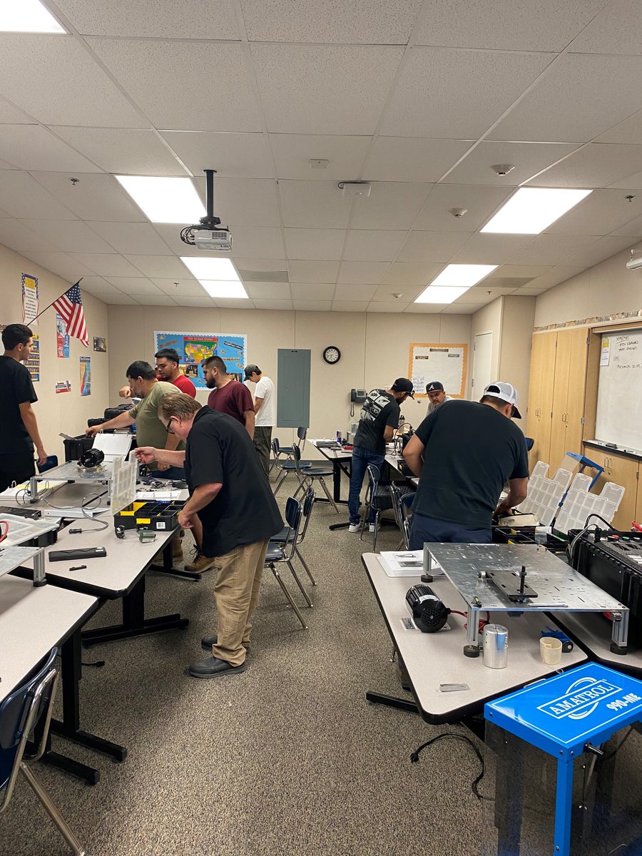 CeresAdult's tweet photo. VOLT students kicked off the 2nd phase of training last night with our Mechanical Drive course! After successfully completing Phase 1 in basic electrical last week, our students are ready to dive deeper into the world of mechanics. https://t.co/G1fS5nL93w