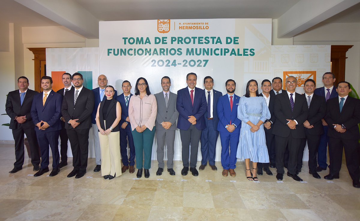 Con la visión de enfrentar los retos que tiene Hermosillo, el presidente municipal, <a href="/tonoastiazaran/">Antonio Astiazarán</a>, tomó protesta nuevos servidores públicos. 

Cada uno trabajará con responsabilidad y dedicación, poniendo siempre el ciudadano en primer lugar. 

#TrabajoQueSeNota