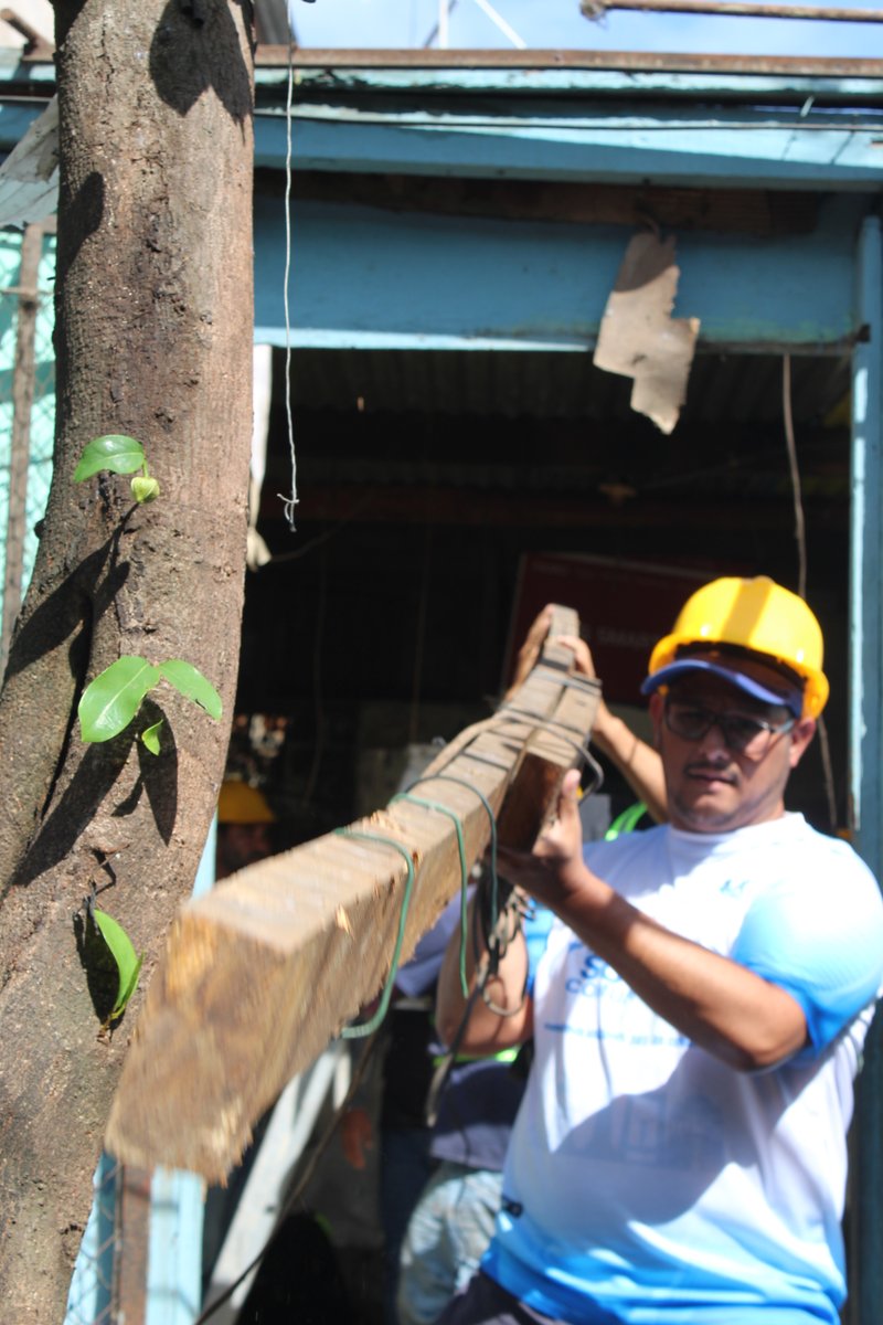 ComunitariosES's tweet photo. 𝐋𝐚 𝐆𝐫𝐚𝐧 𝐅𝐚𝐦𝐢𝐥𝐢𝐚 𝐌𝐒𝐂🫂
Más de 5Mil voluntarios del Movimiento Social Comunitario son la verdadera fuerza detrás de cada proyecto, entregando su tiempo y esfuerzo para transformar vidas y construir un mejor futuro para nuestras comunidades🌟 https://t.co/H6rE3RTeNb