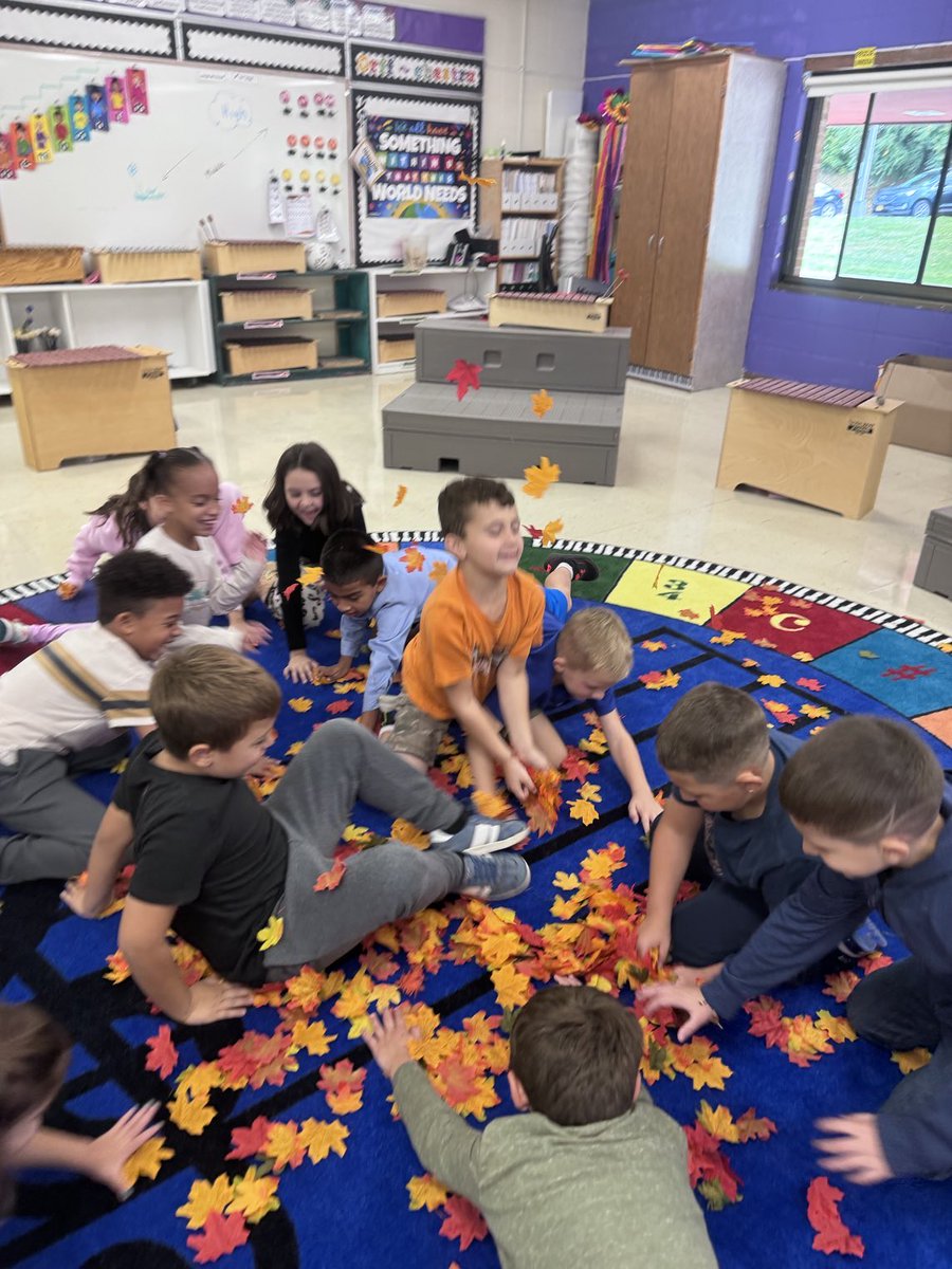 FulmarRdMusic's tweet photo. Yellow red and brown, leaves gently falling down. 2nd graders had a blast piling up leaves and jumping in.. on our awesome new rug! @Fulmarsfinest https://t.co/TfSWS2BWZL