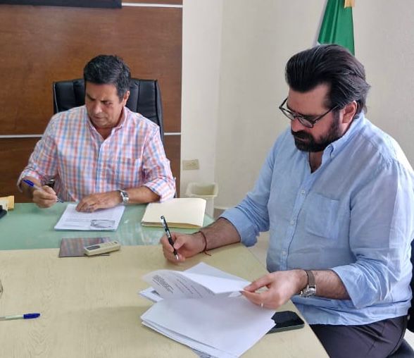 Gobdetabasco's tweet photo. Daniel Arturo Casasús Ruz, asumió la Secretaría de Ordenamiento Territorial y Obras Públicas. La entrega y recepción de la dependencia la llevó a cabo en coordinación con el ex titular, Gildardo Lanestosa León. https://t.co/4DGdw52AEr