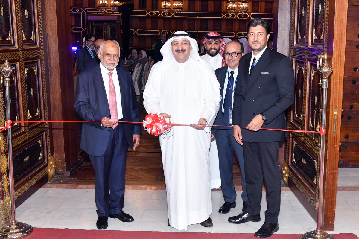 وزير الصحة د.أحمد العوضي يفتتح مؤتمر الكويت الثاني لمكافحة السمنة الذي تنظمه جمعية الجراحين الكويتية على مدى يومين

* أكد أن الوزارة تكافحها عبر استراتيجيات شاملة تبدأ من مراكز الرعاية الصحية الأولية وتشمل علاجات وجراحات متقدمة

* رئيس جمعية الجراحين رئيس المؤتمر د.شهاب أكروف: