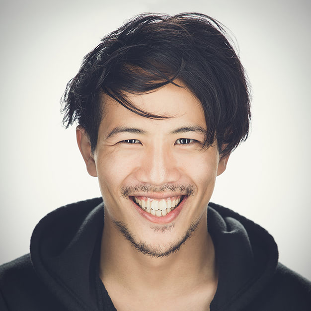 El artista visual y activista Benjamin Von Wong, reconocido internacionalmente por sus monumentos artísticos que abordan problemas globales, presentará su última instalación artística en la entrada de la COP16 de la Zona Azul en el Centro de Eventos Valle del Pacífico, en Yumbo.