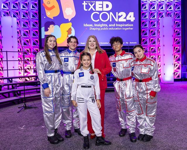 tasb_news's tweet photo. ICYMI: Check out some of the sights from the first general session at #txEDCON24, including award announcements and an out of this world student performance from Tomball ISD.
MORE: https://t.co/R73lrwkZEV https://t.co/FO1zuJDjgD