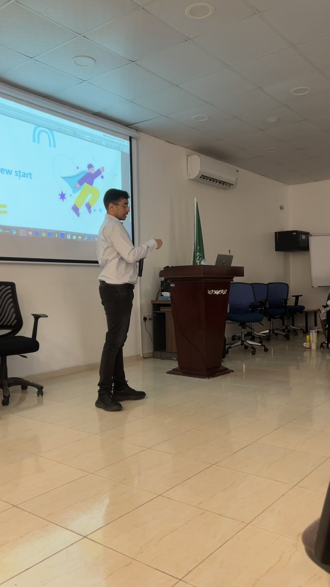 SalehSh_'s tweet photo. تشرفت اليوم بتقديم تجربتي في محاضرة للأطباء المقيمين المستجدين في أكاديمية طب الأسرة. 
وأتقدم بخالص الشكر لكل من وضع ثقته فيني و اختارني لأن أحظى بهذه الفرصة. https://t.co/xpZmldbTTz