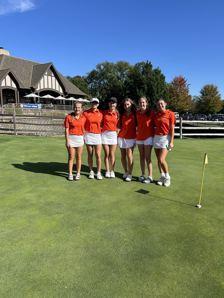 Great job girls placing 4th at Regionals today! 
Congratulations to Lucia Steiner, Avery Grove, Heidi Fritz, and Jane Sieg on making it to Sectionals next week! Let’s go Huskies!⛳️