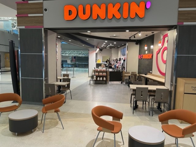 LIMacArthur's tweet photo. We love our @Dunkin year-round, but especially in the Autumn & especially on International Coffee Day! Stop by on the way to or from your flight for a great drinks & snacks. #dunkin #hmshost #internationalcoffeeday #flymacarthur https://t.co/QU5oqoPS8k
