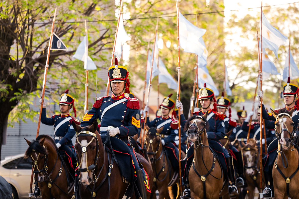 Casa Presidencial 🇸🇻 (@presidenciasv) on Twitter photo Como símbolo de respeto, unión y amistad, el Regimiento de Granaderos a Caballo cierra de manera oficial la Visita de Estado del Presidente <a href="/nayibbukele/">Nayib Bukele</a> en Argentina. #BukeleEnArgentina 🇸🇻🇦🇷 Como símbolo de respeto, unión y amistad, el Regimiento de Granaderos a Caballo cierra de manera oficial la Visita de Estado del Presidente <a href="/nayibbukele/">Nayib Bukele</a> en Argentina. #BukeleEnArgentina 🇸🇻🇦🇷