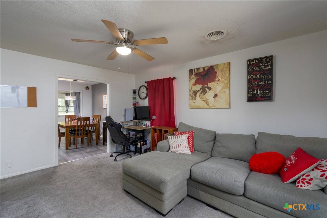 SimplySoldTexas's tweet photo. 1401 N W S Young DR, Killeen, TX 76543 just hit the market!
Take a look at this awesome space: https://t.co/zupS8GTE6j https://t.co/qcZaDCm0Cx