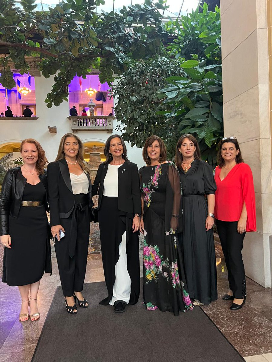 La #RedFLOR de <a href="/FundacionFLOR/">Fundación FLOR</a> presente en la IX Annual Leadership for the Americas Awards Gala

#DialogueLeaders 
<a href="/The_Dialogue/">The Inter-American Dialogue</a>