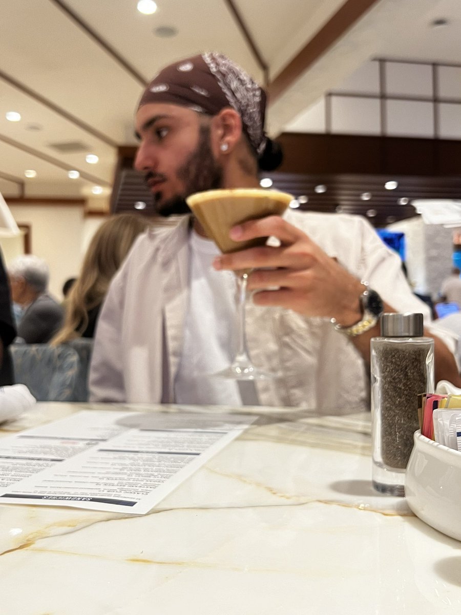 FatherYuvi's tweet image. late but turned 21 this weekend🎂🎈