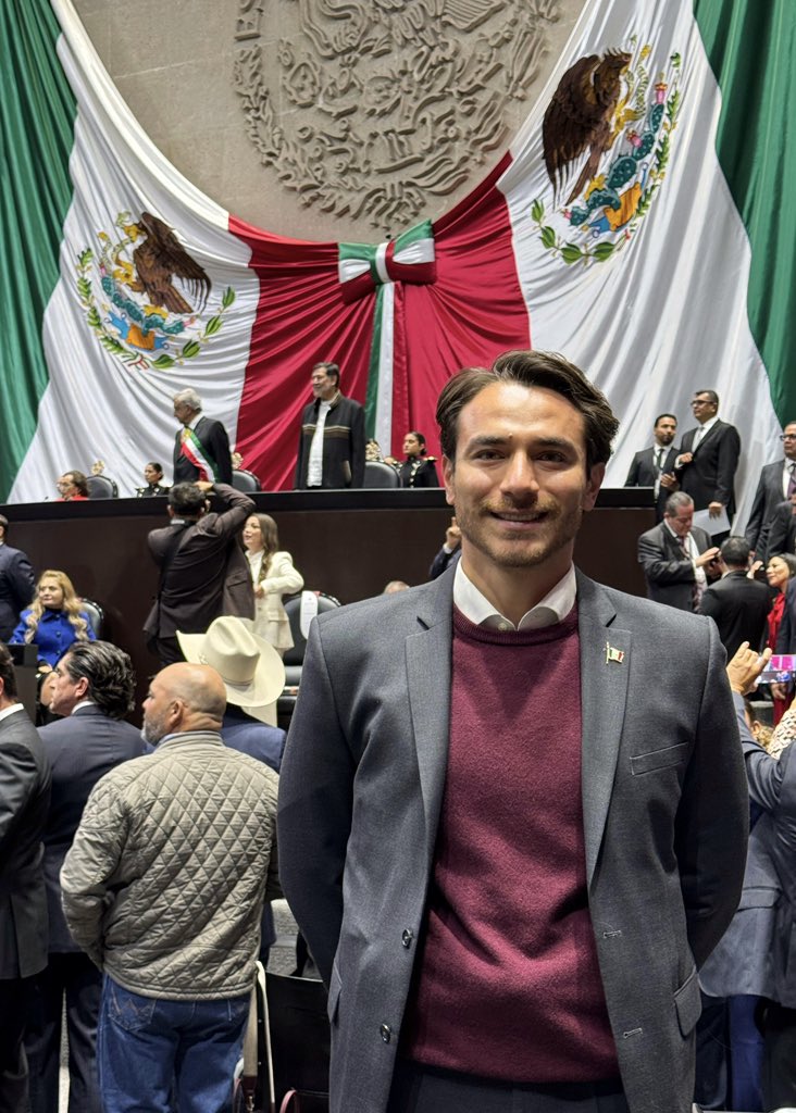 1 de octubre de 2024, un día para la historia.

Tras más de 200 años como nación independiente, la Dra. Claudia Sheinbaum tomó protesta como la primera Presidenta Constitucional de los Estados Unidos Mexicanos. 🇲🇽

¡Que sea para bien de todas y todos los mexicanos!