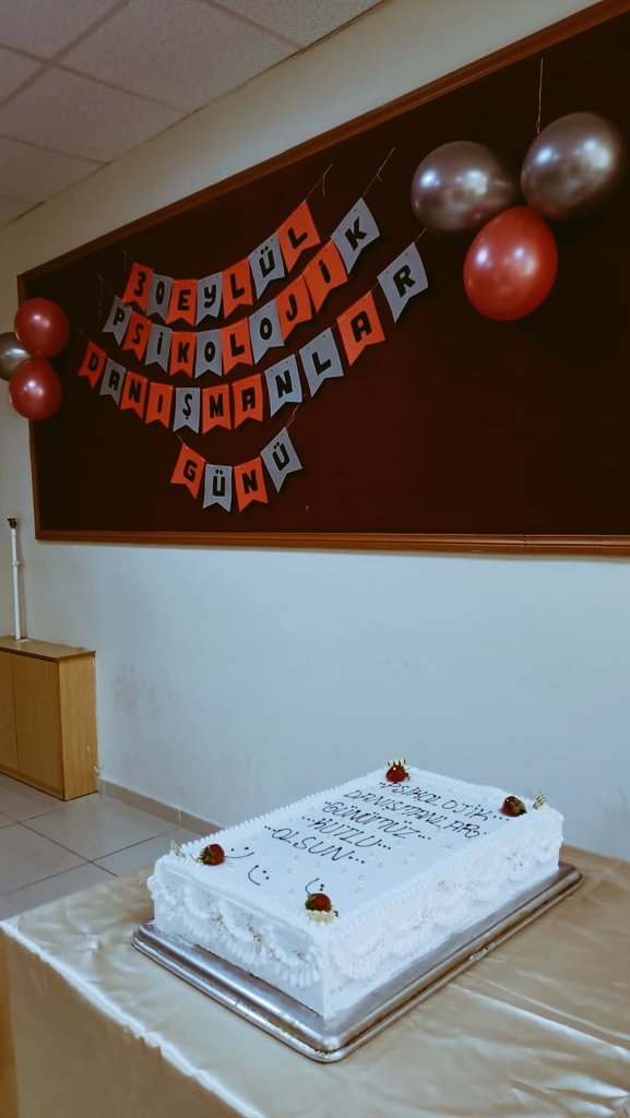 cupdrkulubu's tweet photo. Psikolojik Danışmanlar günümüz kutlu olsun 🥳
Bizler bireylerin kendilerini tanımalarına, sorunlarını anlamalarına ve sağlıklı başa çıkma mekanizmaları geliştirmelerine yardımcı olan toplum sağlığını güçlendirmede kilit rolünde yer alan ruh sağlığı çalışanlarıyız.
İyi ki PDR ✨ https://t.co/urxFGHKMbm