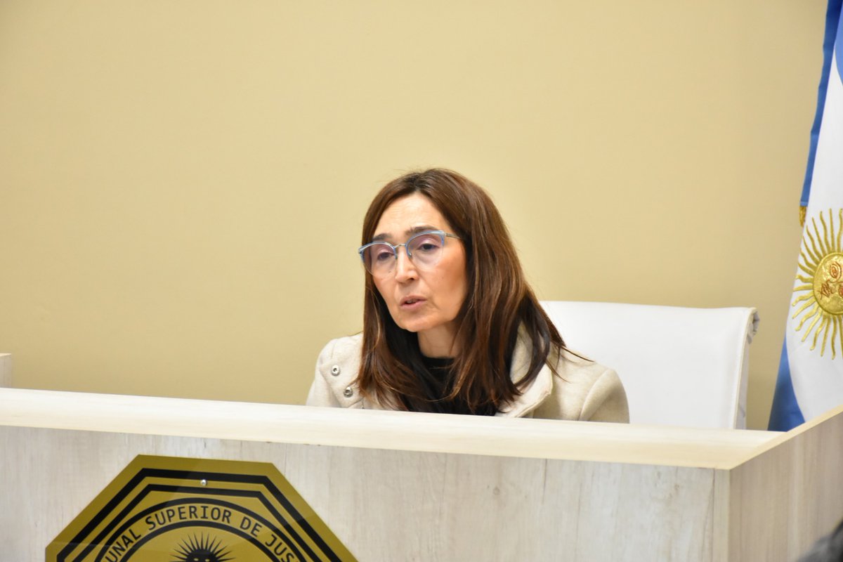 ⚖𝗟𝗮 𝗷𝘂𝘀𝘁𝗶𝗰𝗶𝗮 𝗰𝗼𝗻𝗱𝗲𝗻𝗼́ 𝗮 𝘂𝗻 𝗵𝗼𝗺𝗯𝗿𝗲 𝗽𝗼𝗿 𝗲𝗹 𝗿𝗼𝗯𝗼 𝗲𝗻 𝗲𝗹 𝗱𝗼𝗺𝗶𝗰𝗶𝗹𝗶𝗼 𝗱𝗲 𝘀𝘂 𝗲𝘅 𝗽𝗮𝗿𝗲𝗷𝗮⚖📄La Cámara 3era en lo Criminal de La Rioja, condenó a un hombre por el robo en el domicilio de su ex pareja. ➡justicialarioja.gob.ar/index.php/typo…