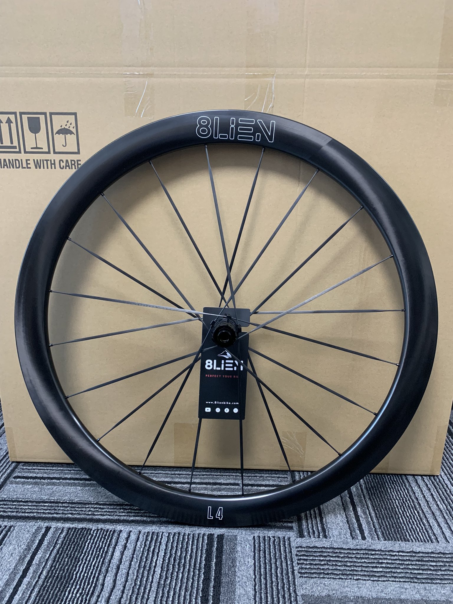 8lien L4 disc シマノフリー 1150g 8lien L4 disc シマノフリー 1150g