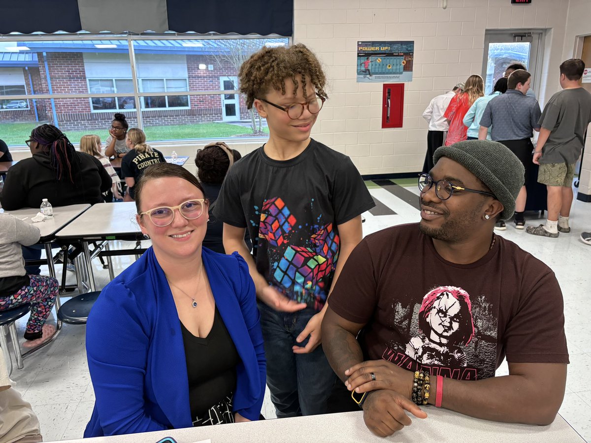 Great to see families making SMART goals together! Awesome <a href="/AVID4College/">AVID</a> signing night at Hope Middle School
