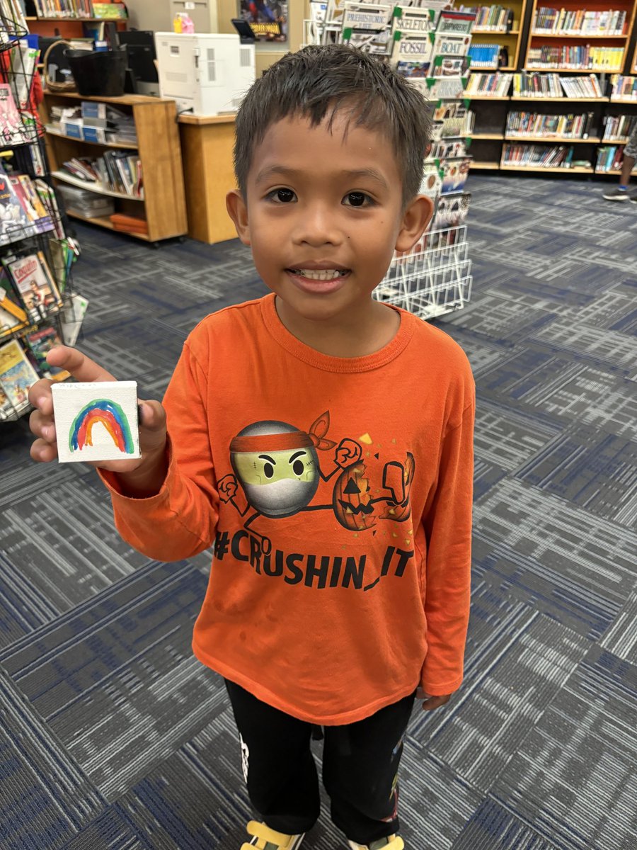 More tiles from our Orange Shirt day project 🧡 <a href="/GShepherdOCSB/">Good Shepherd School</a> <a href="/ocsbindigenous/">OCSB Indigenous Ed</a>