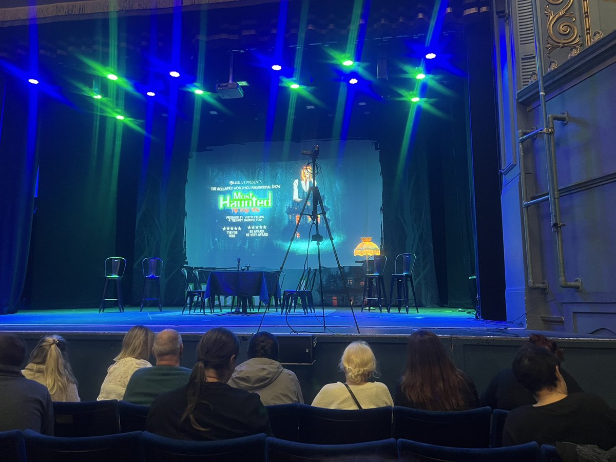 slevon's tweet photo. Had a great night with Most Haunted live in Lowestoft. Utterly fantastic show. 😊😊😊😊😊 https://t.co/w1n0XxkUnS