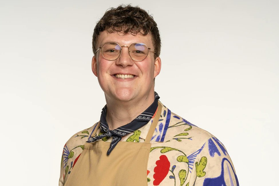 jamieh7's tweet image. Is it me, or is Mike from this year's Bake Off the love child of Matthew Pinsent and Clare Balding? #bakeoff #GBB #GBBO