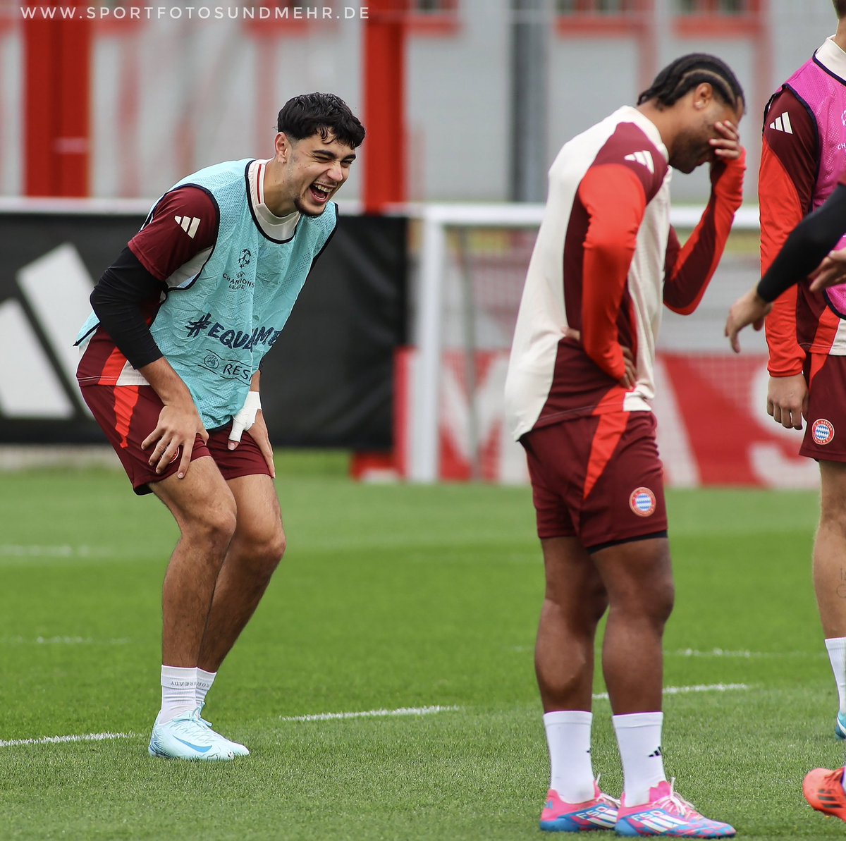 Sportfotowag's tweet photo. #FCBayern #FCBayernmünchen https://t.co/Tdq2UbWVCL