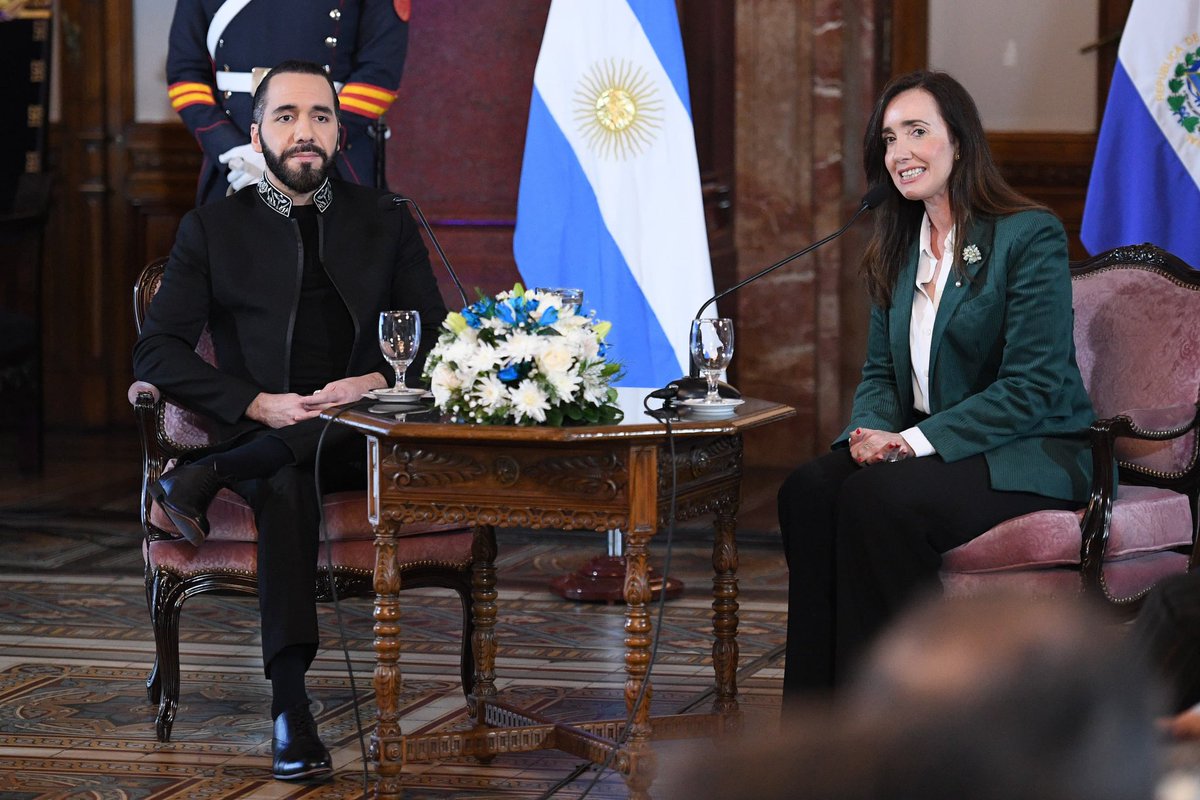 Visita del Presidente de El Salvador <a href="/nayibbukele/">Nayib Bukele</a> al Senado de la Nación Argentina. Pudimos conversar sobre la implementación del Bitcoin, la creación de la CNAD (Comisión Nac. de Activos Digitales) que es el primer organismo que da marco legal y regulación a los criptoactivos.