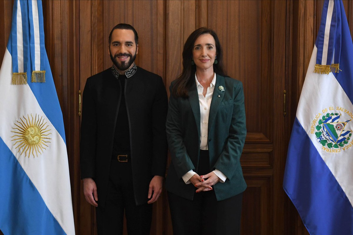 VickyVillarruel's tweet photo. Visita del Presidente de El Salvador @nayibbukele al Senado de la Nación Argentina. Pudimos conversar sobre la implementación del Bitcoin, la creación de la CNAD (Comisión Nac. de Activos Digitales) que es el primer organismo que da marco legal y regulación a los criptoactivos. https://t.co/W48VhwpGDA
