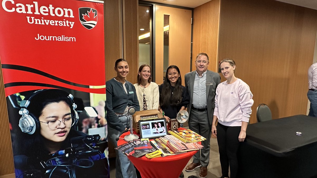 Team Journalism all set for tonight’s “spotlight” recruitment event for Carleton’s Faculty of Public and Global Affairs. Looking forward to meeting some prospective journalism students.