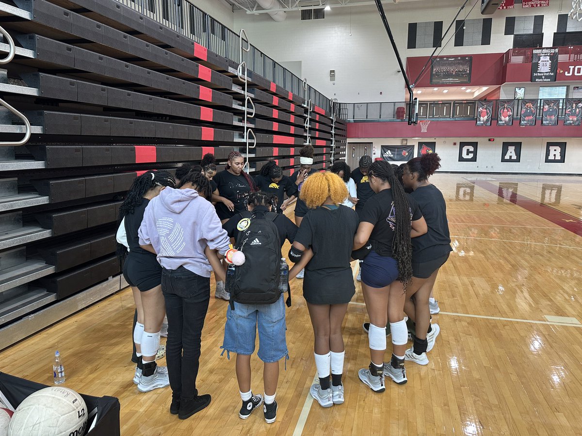DaryleLSmith's tweet photo. After hearing about “Accountability” from 2 Timothy 2:5 the volleyball players talked out how they can become more accountable and then one of them closed out with prayer!
#FCA
#CharacterEd
#equip