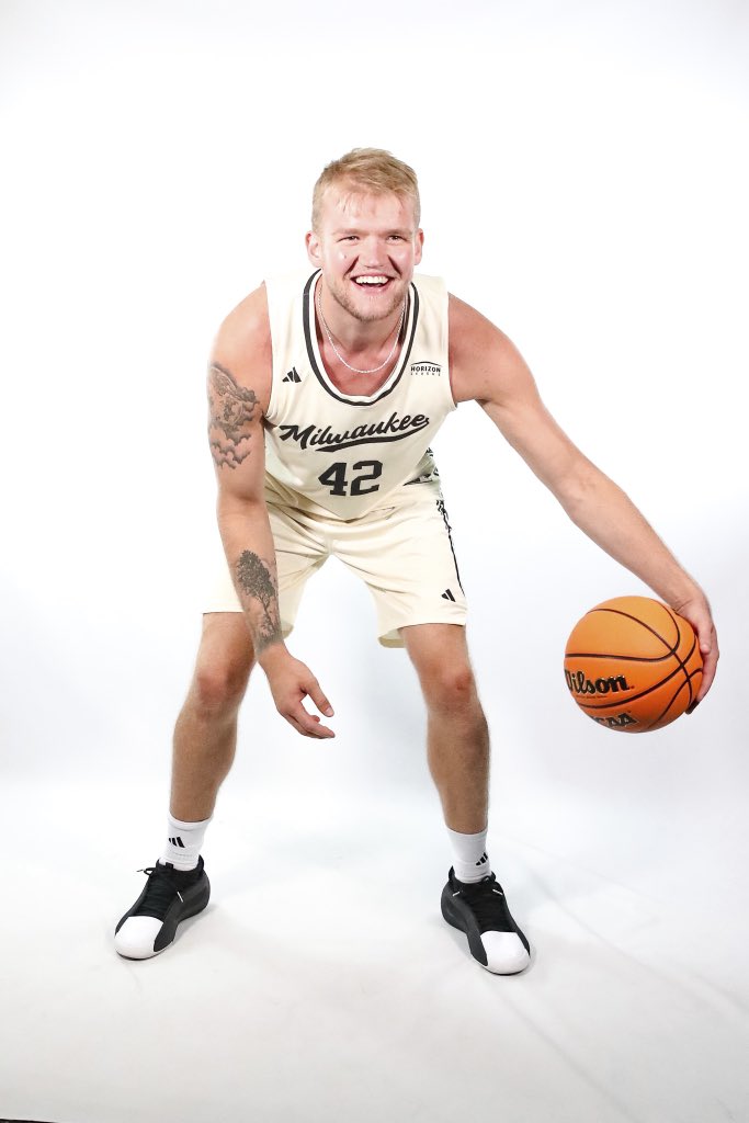 Blessed to receive a scholarship offer from Milwaukee. Thank you to <a href="/CoachBartLundy/">Bart Lundy</a>, <a href="/CoachWilliams_/">Jake Williams</a> , and the rest of the staff for an amazing visit!